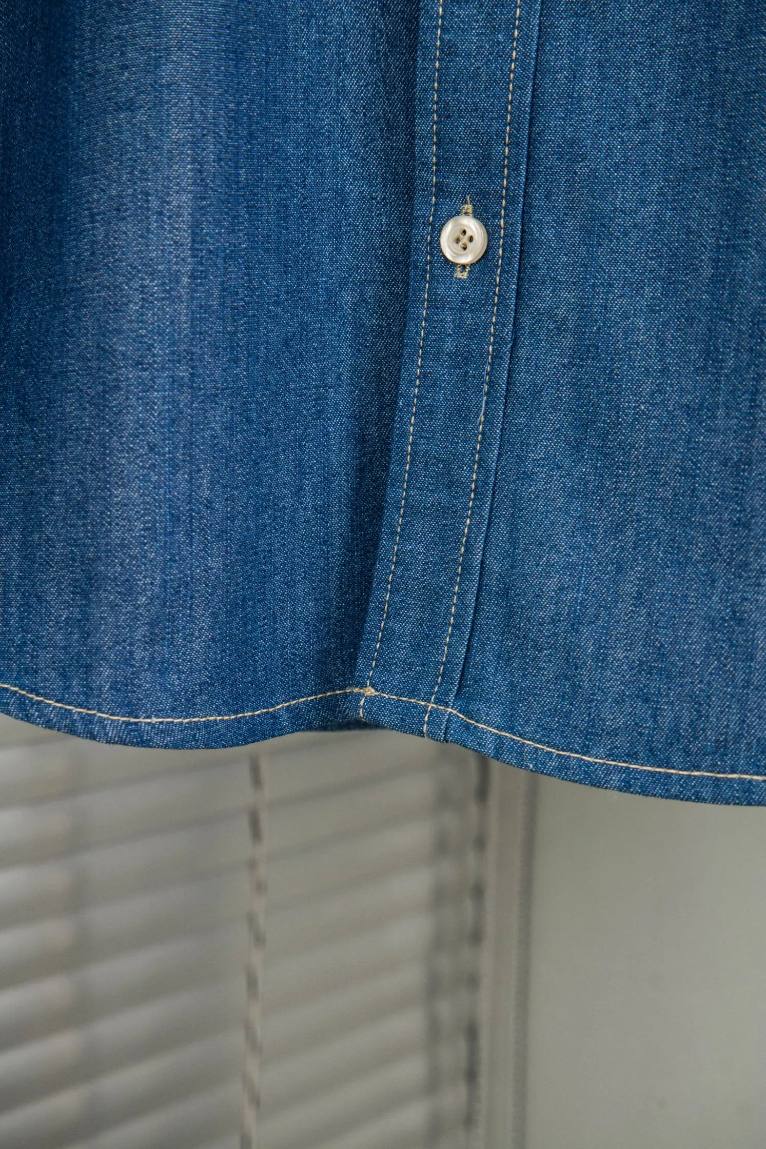 🅿️250 New: Style number: B115 Ralph Lauren/Ralph Lauren classic color small label couple's washed denim long-sleeved shirt 1️⃣ Made of high-quality denim fabric, the upper body is soft and comfortable, extremely delicate, has a solid, smooth and soft feel, and the fabric does not wrinkle, and the feel is invincible. The details are handled perfectly! 2️⃣Adopting the washing process, the workmanship details are perfectly controlled. They are all hemmed with vest technology, and the inside of the sleeves are also different. Different from the four-needle and five-thread workmanship, the collar is also designed with interlining, which shows high-end fashion and individuality. The style is fashionable, simple and elegant! 3️⃣It is very youthful and energetic, and can be easily worn by both men and women. It is very in line with the fashion aesthetic concepts of today's young people! Color: light blue, dark blue Size: S, M, L, XL